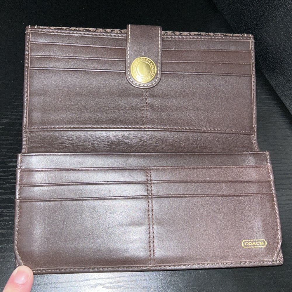 Coach Signature Wallet - Picture 4 of 5